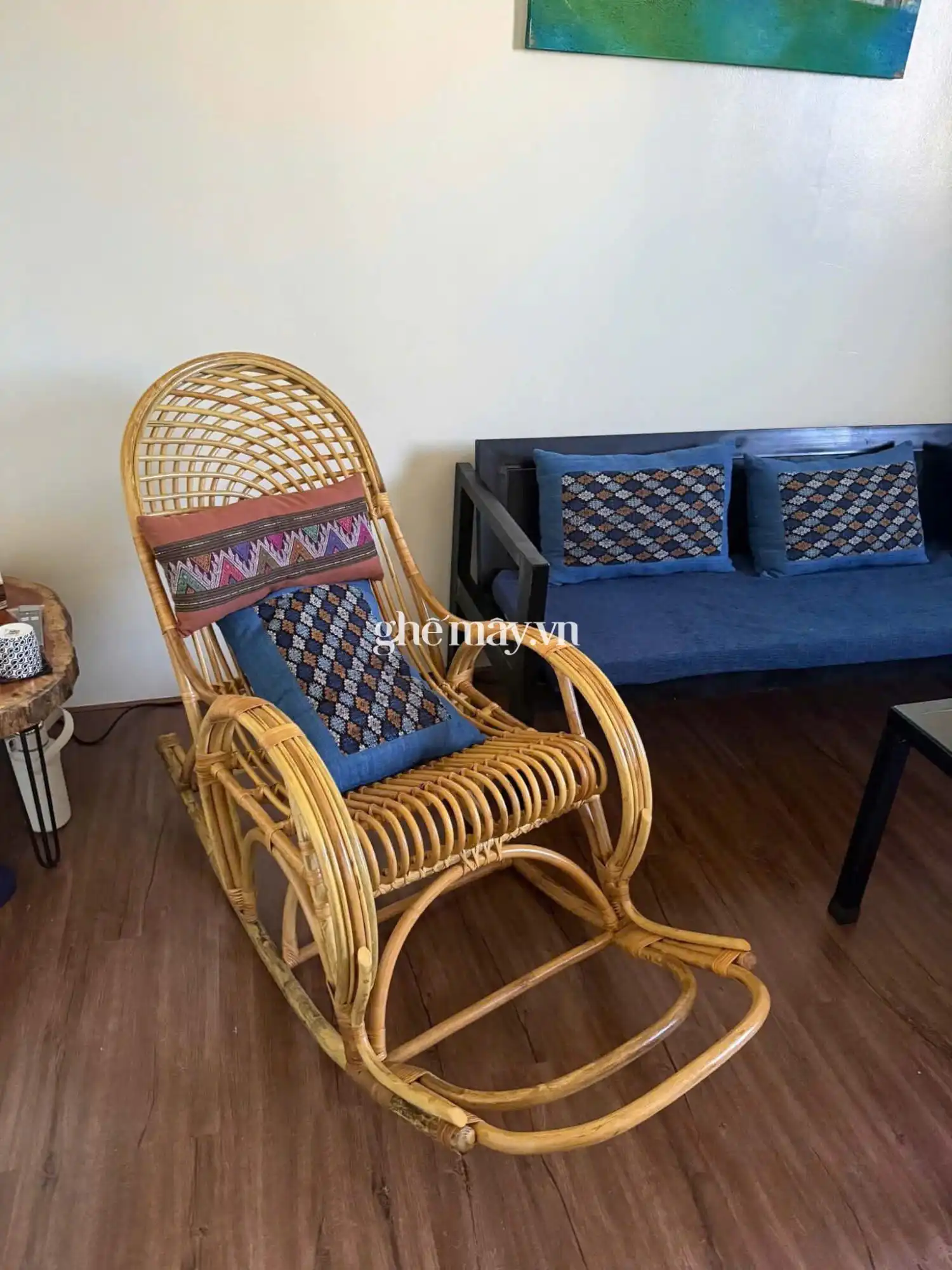 Ghế mây bập bênh người cao tuổi