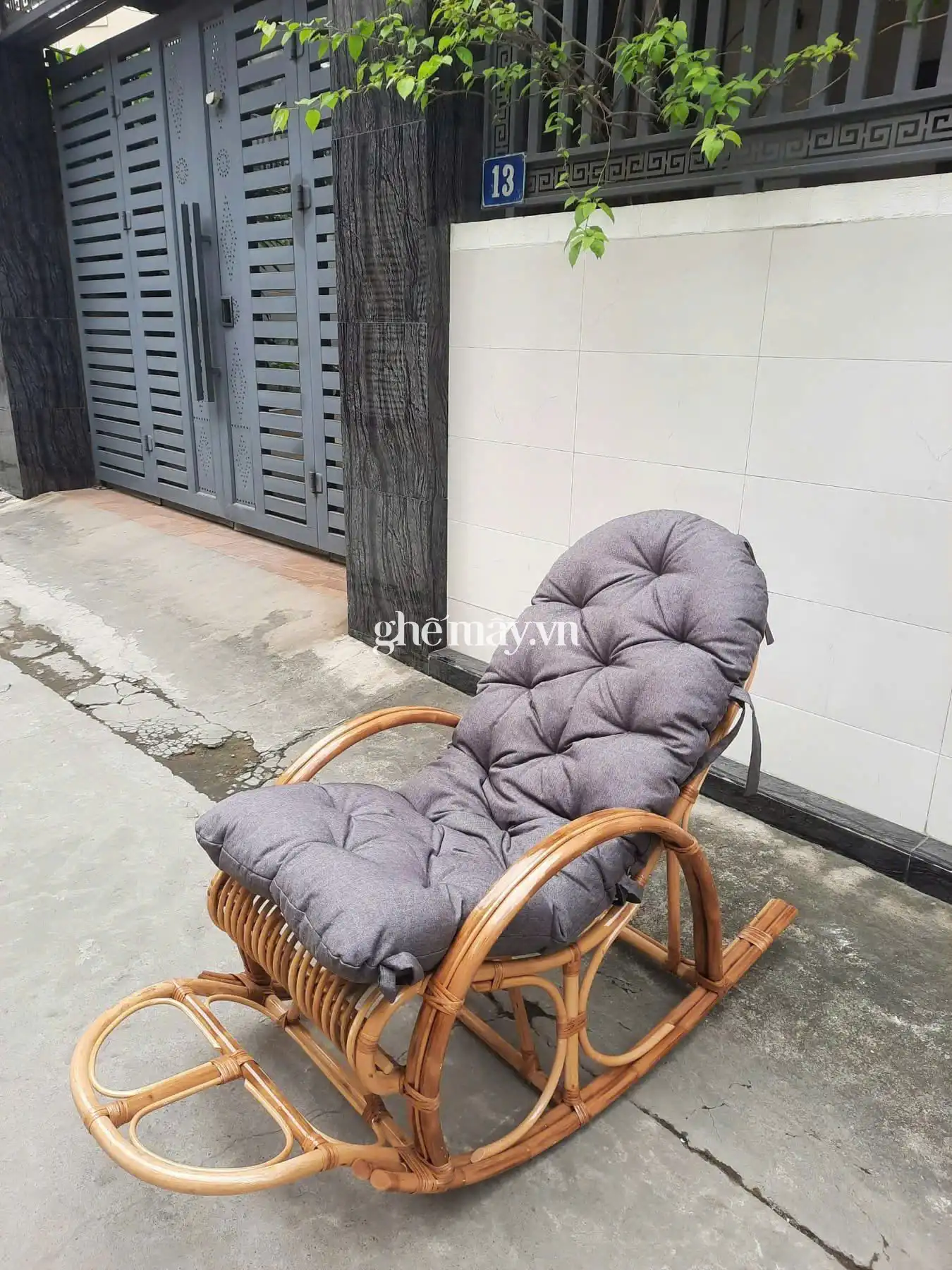 Ghế mây bập bênh người cao tuổi