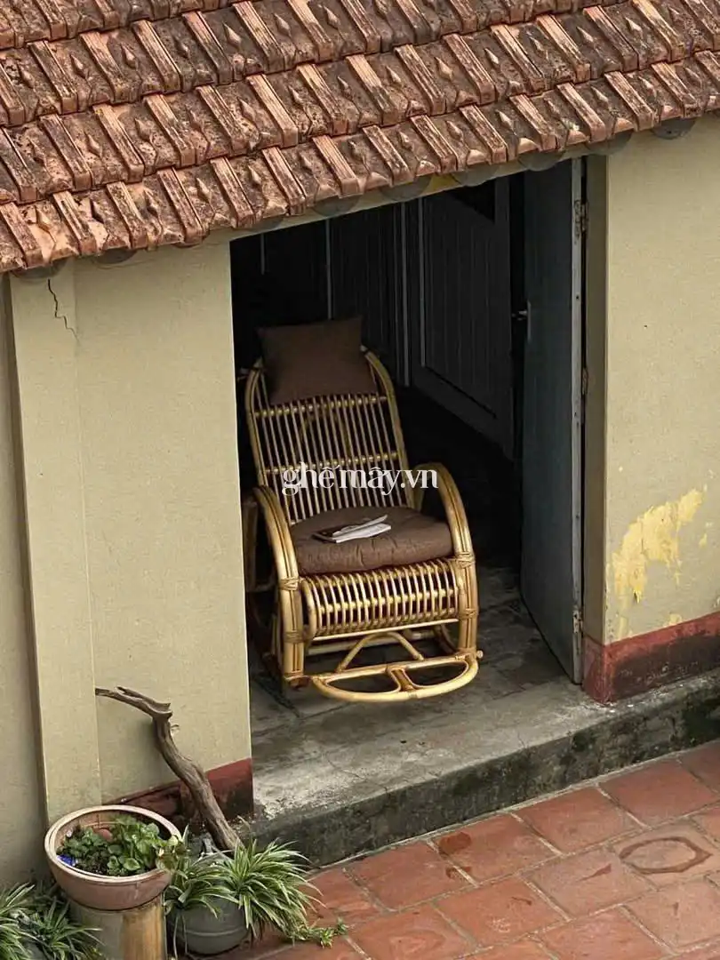 Ghế mây bập bênh người cao tuổi